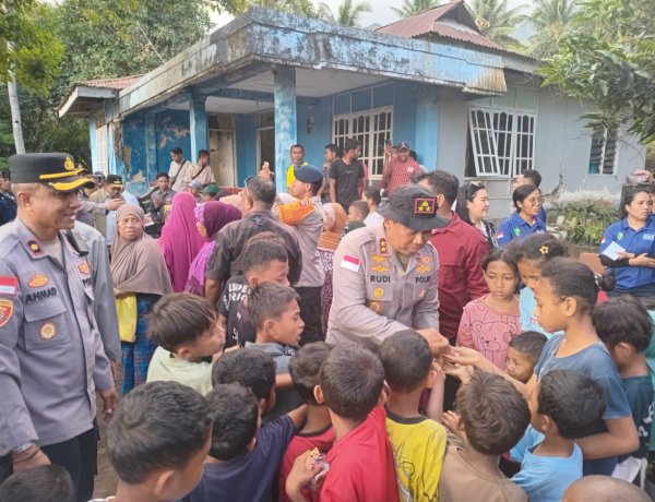 Polri Berikan Trauma Healing bagi Anak-Anak Terdampak Gempa Bumi di Ende